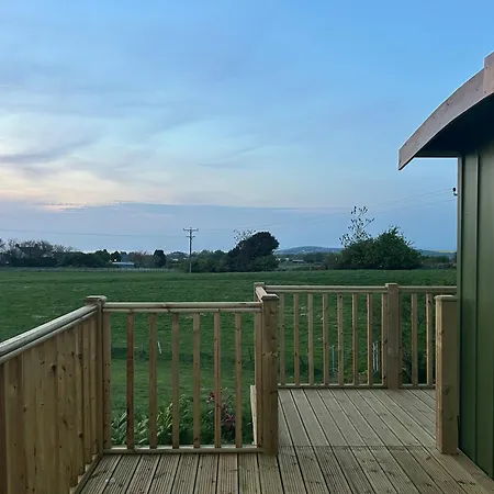 Chalet Fernlea Luxury Shepherds Hut & Hot Tub