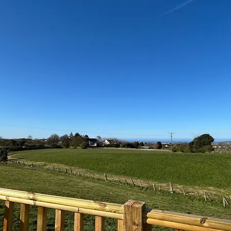Fernlea Luxury Shepherds Hut & Hot Tub *