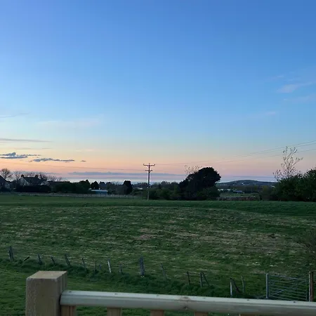 Fernlea Luxury Shepherds Hut & Hot Tub Chalet