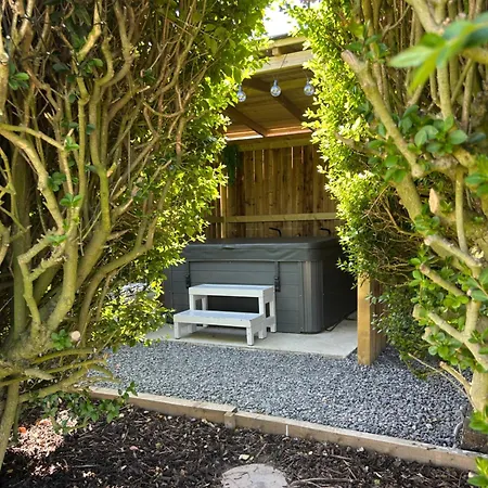 Fernlea Luxury Shepherds Hut & Hot Tub Chalet Boosbeck