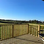 Fernlea Luxury Shepherds Hut & Hot Tub Chalet
