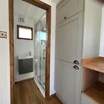 Fernlea Luxury Shepherds Hut & Hot Tub