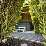 Fernlea Luxury Shepherds Hut & Hot Tub Chalet Boosbeck